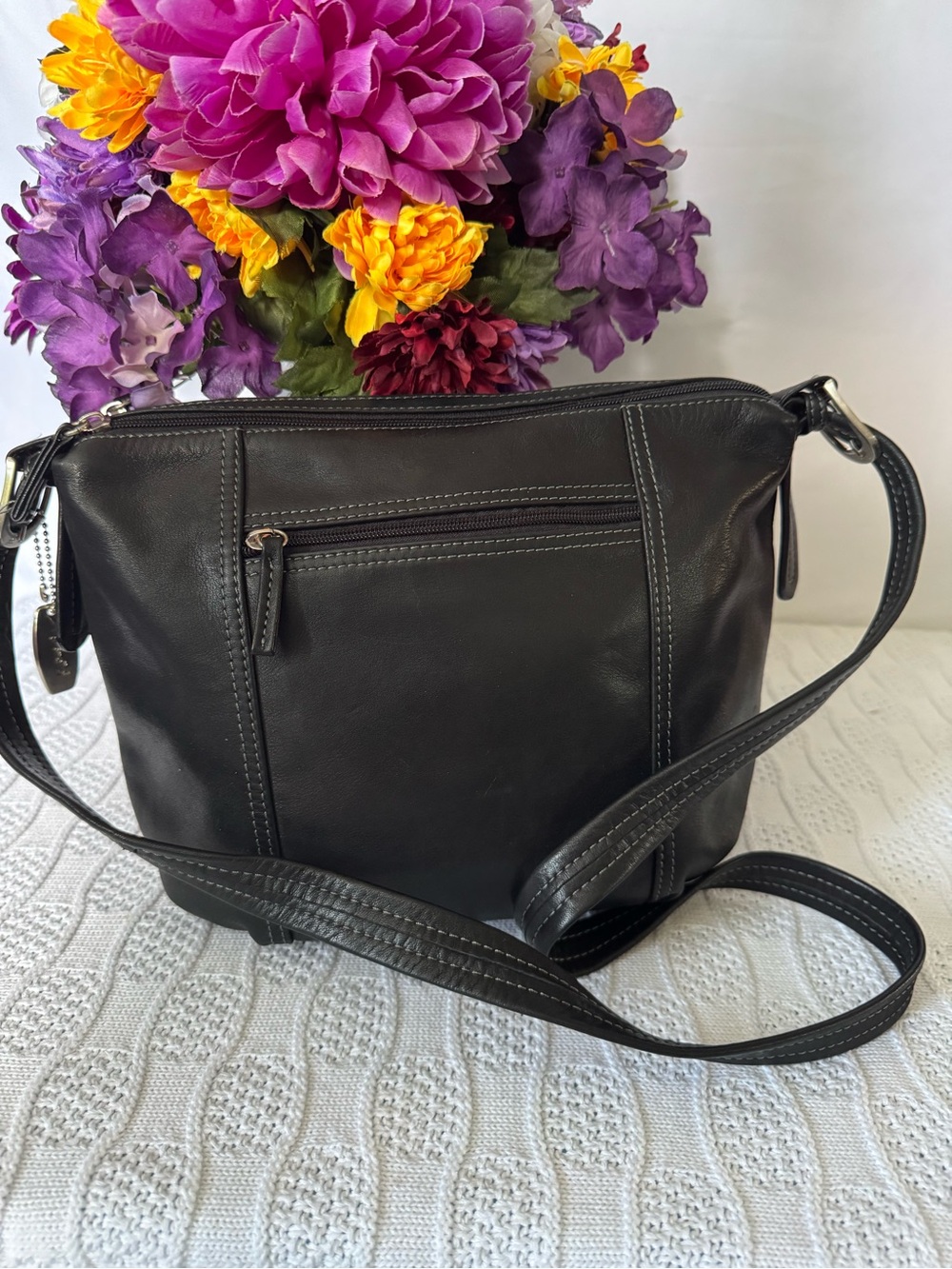Tignanello EUC dual section leather crossbody